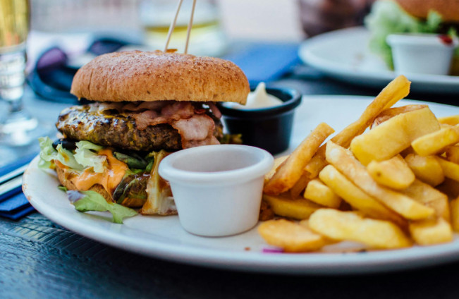 Ngeri!! Bocah 12 Tahun Ini Buta Akibat Terlalu Sering Mengkonsumsi Junk Food
